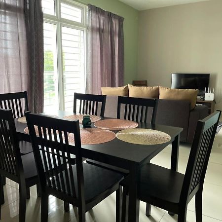 La 1 Homestay Putrajaya Dwiputra エクステリア 写真