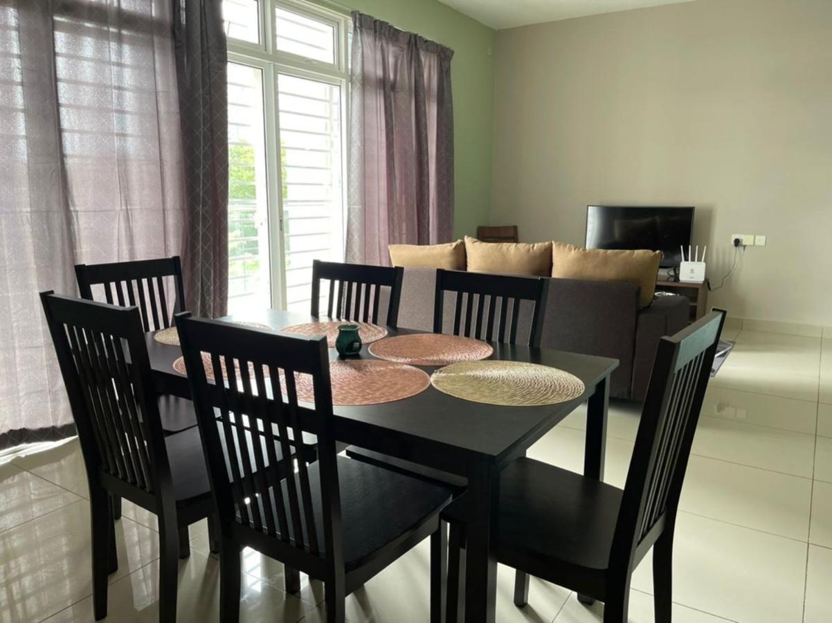 La 1 Homestay Putrajaya Dwiputra エクステリア 写真